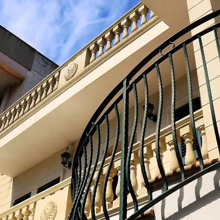 Domus Solis Lupiae *