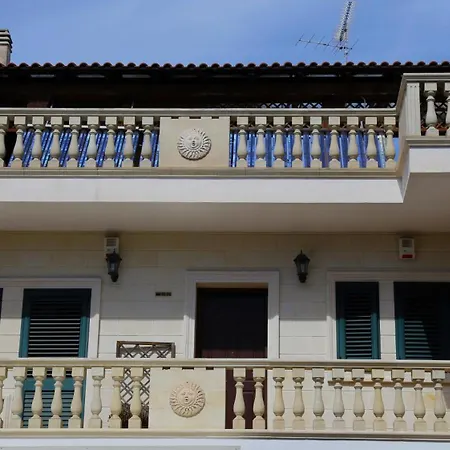 Domus Solis Lupiae *